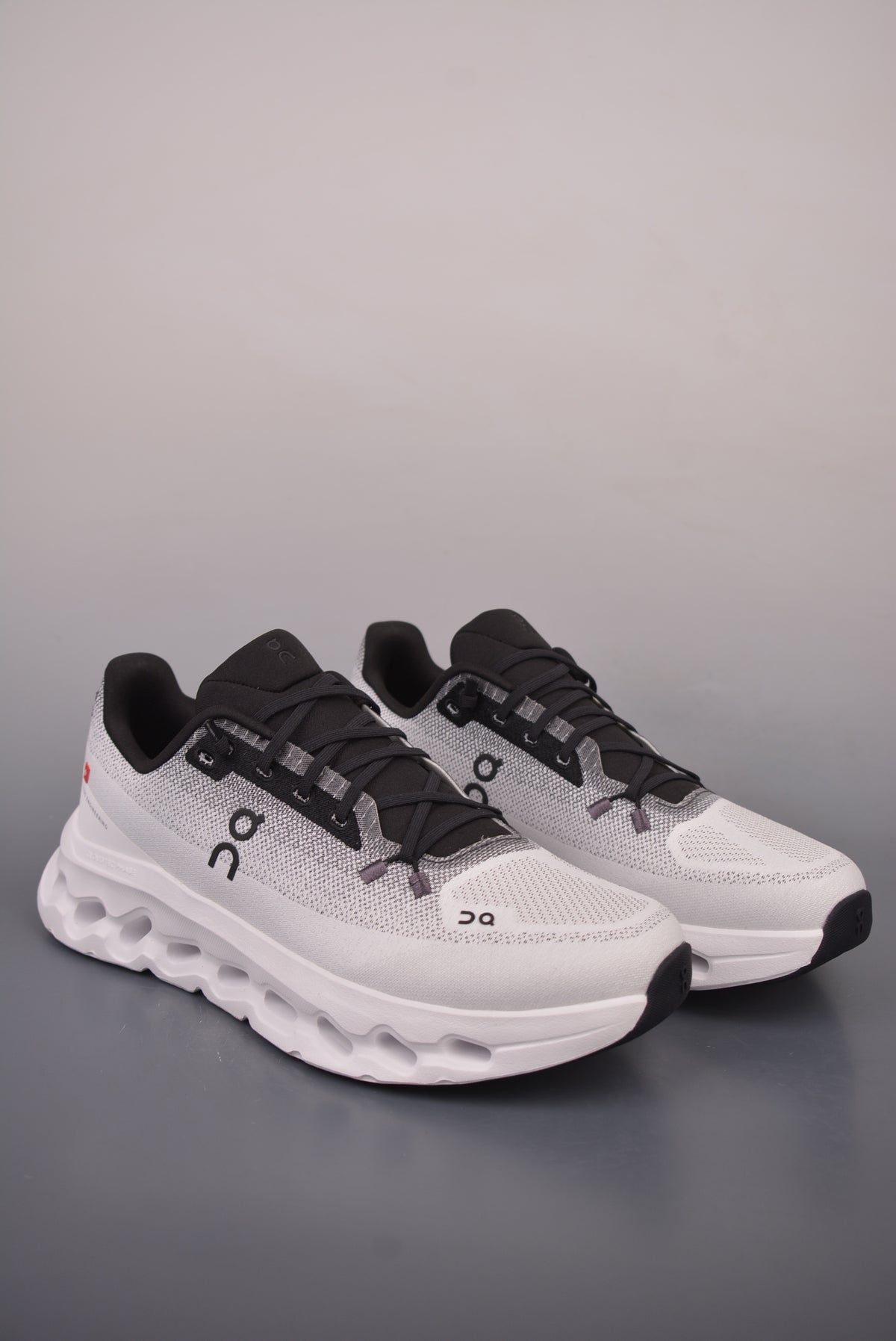 ON CLOUDILDT “Black Ivory”