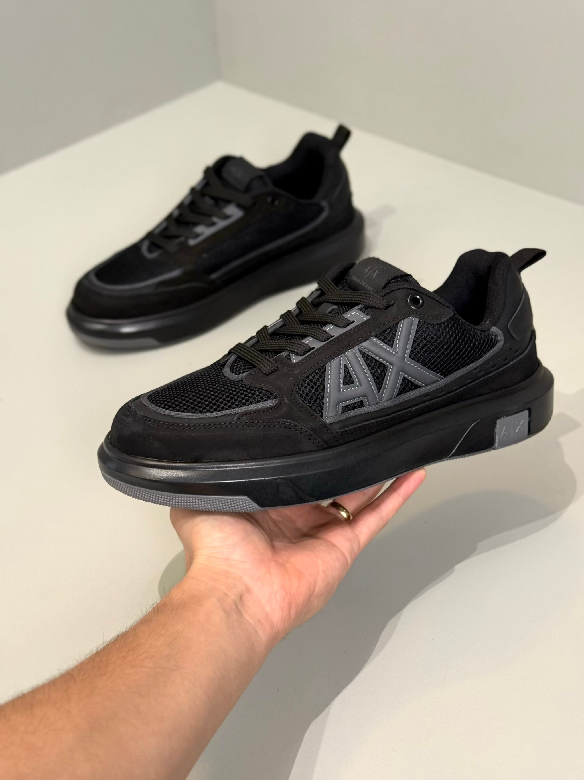 A|X Preto Monocromático