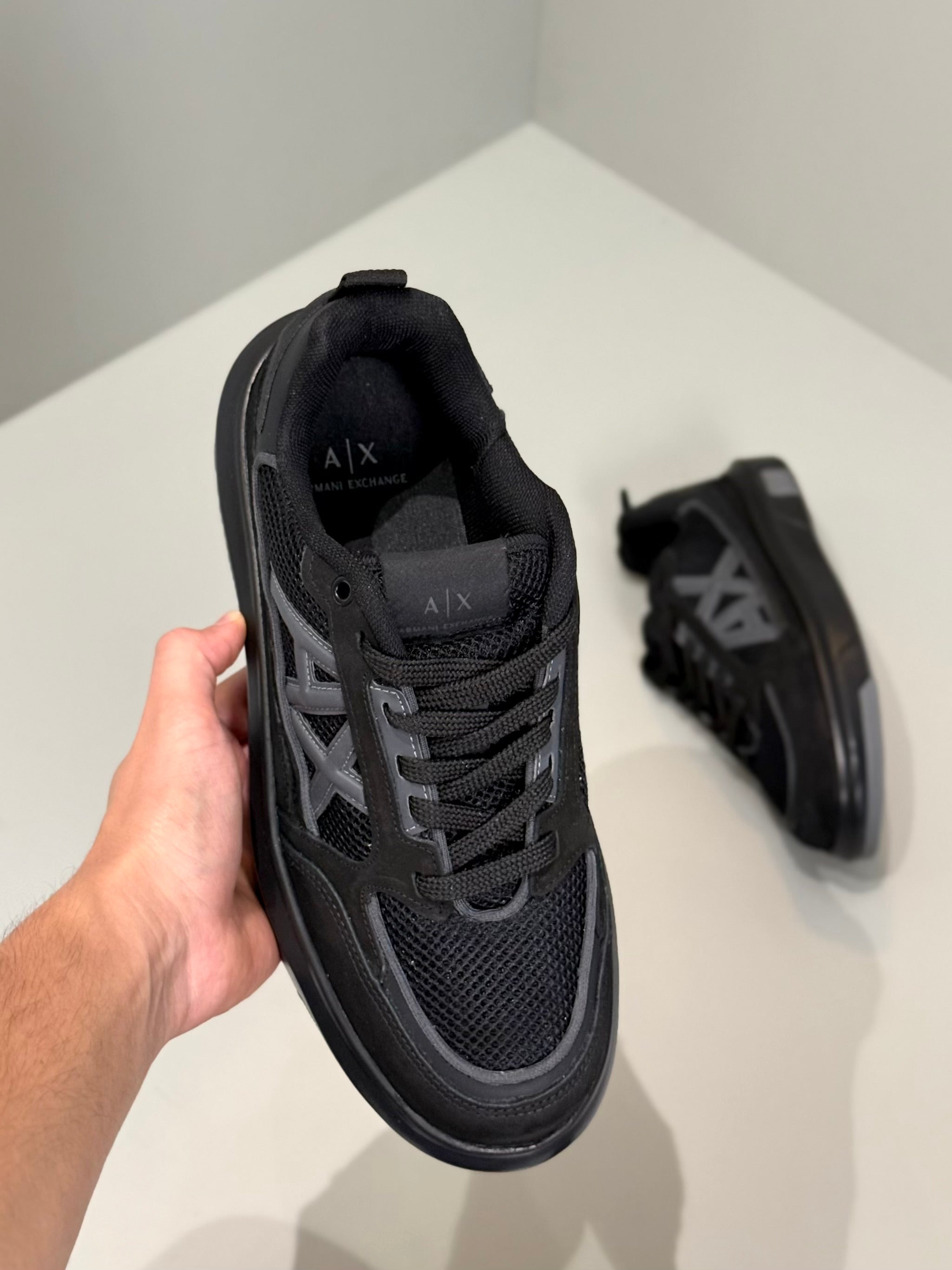 A|X Preto Monocromático