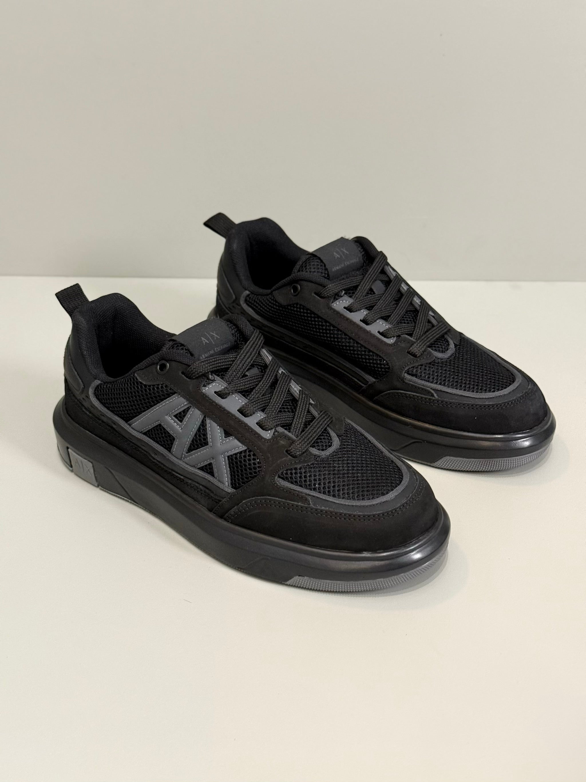 A|X Preto Monocromático