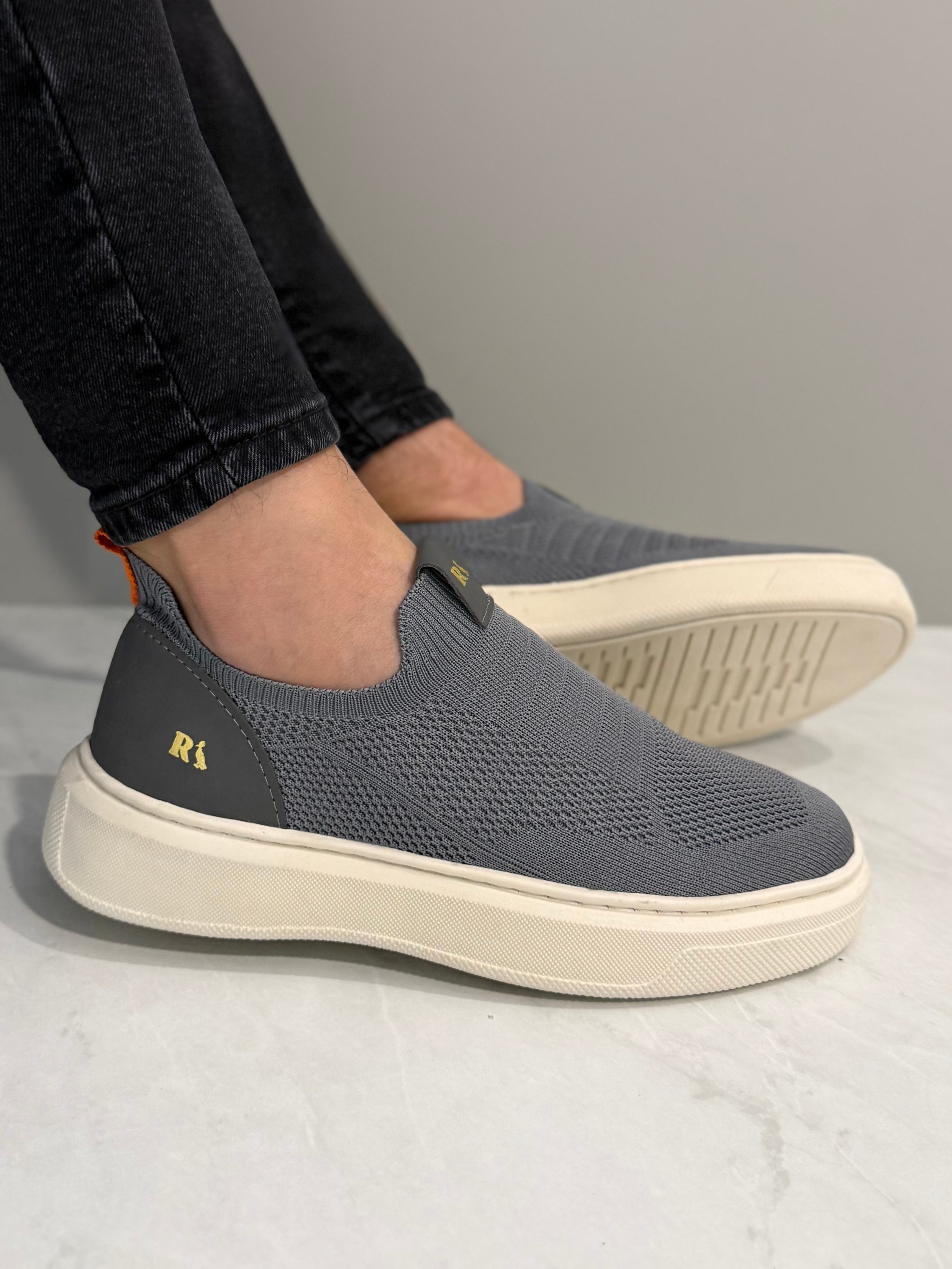R-slip on
