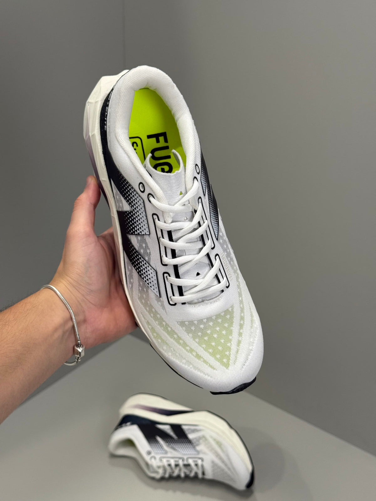 Tênis NB Elite V4 – Preto e Braco