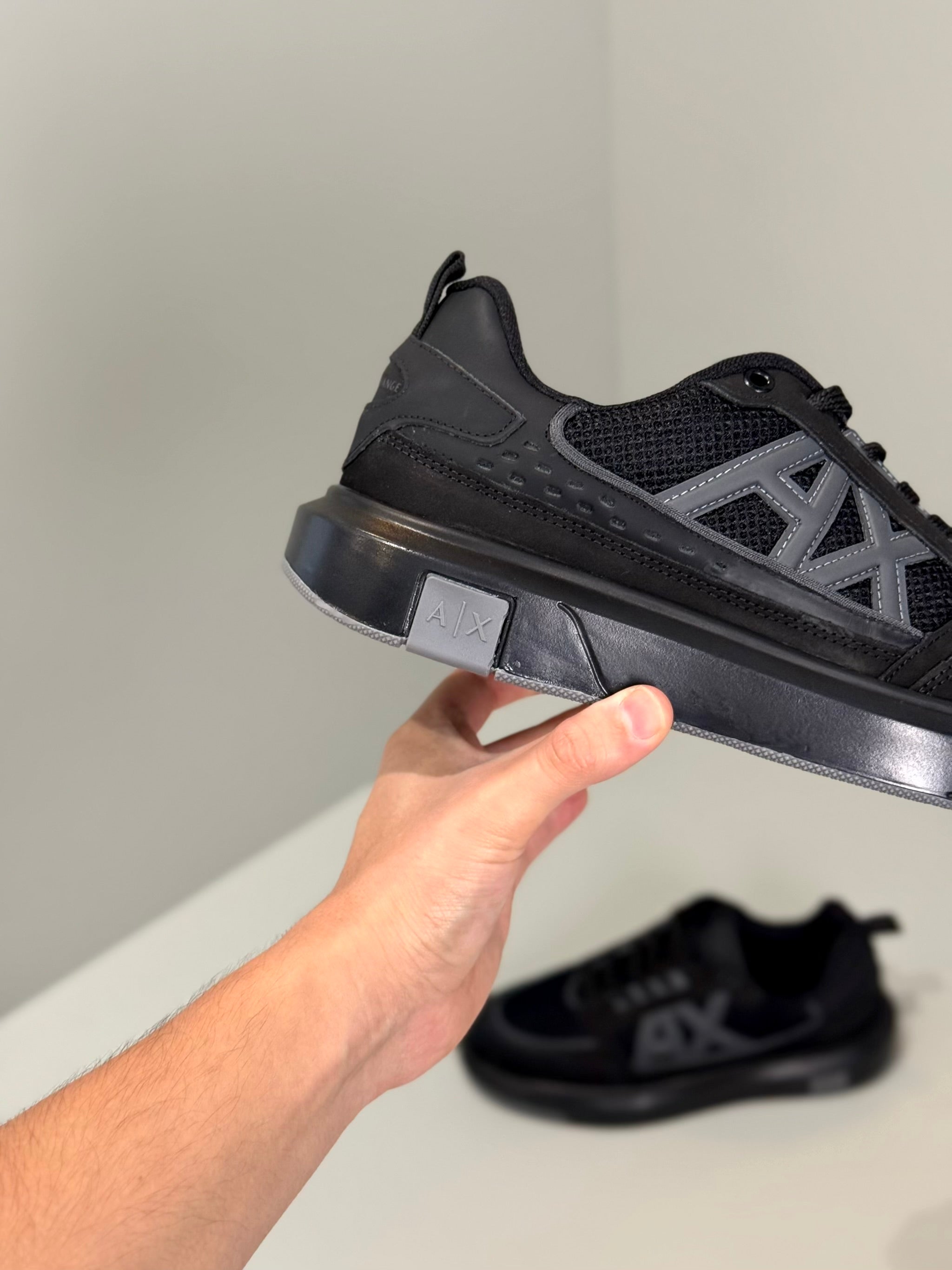 A|X Preto Monocromático