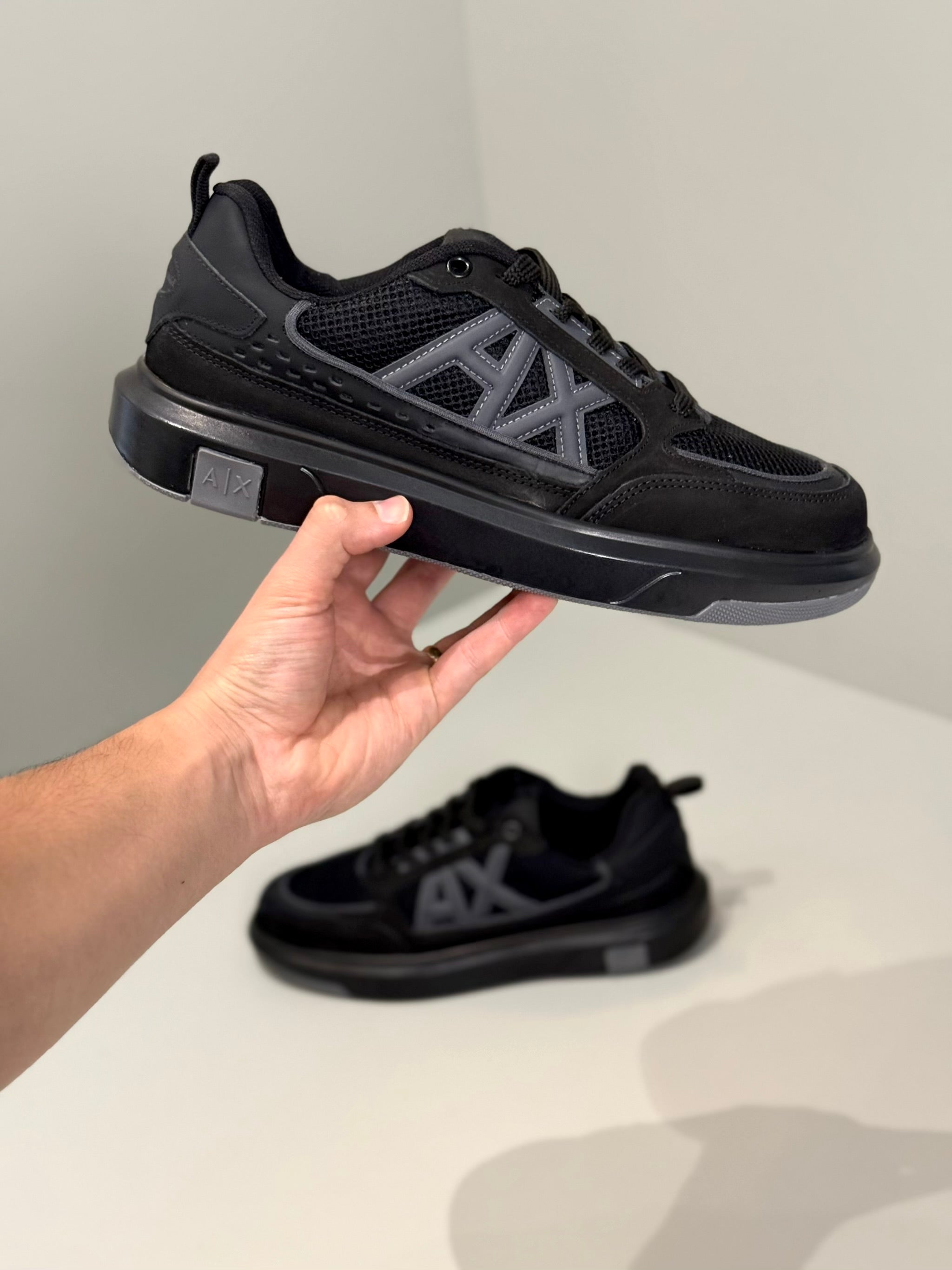 A|X Preto Monocromático