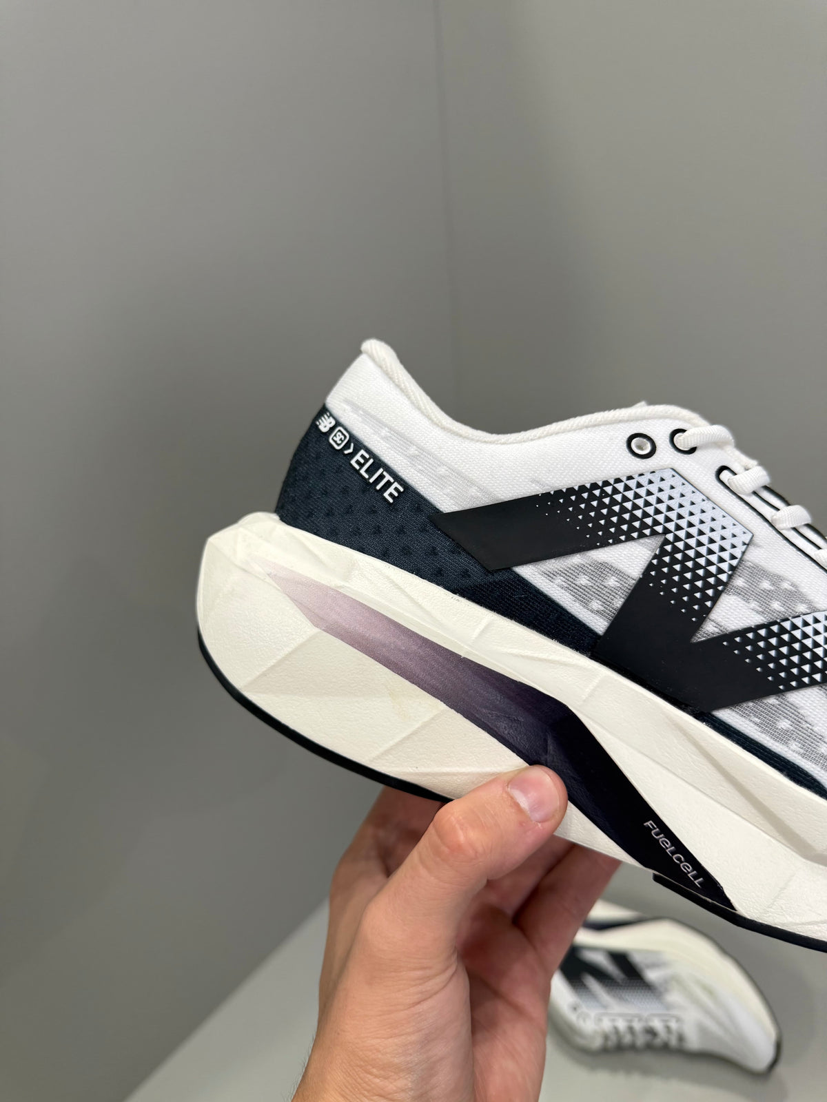 Tênis NB Elite V4 – Preto e Braco