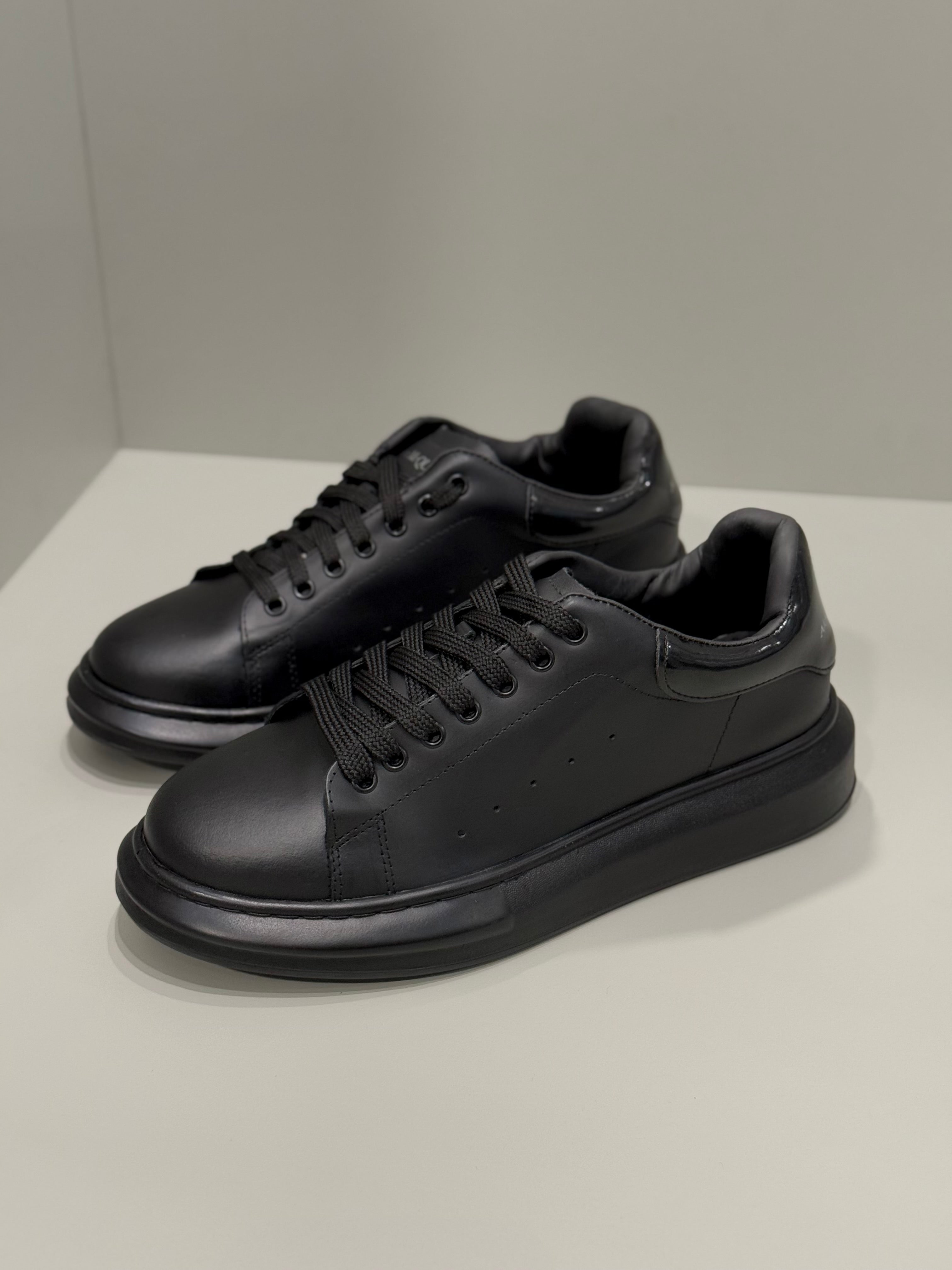 McQueen All Black