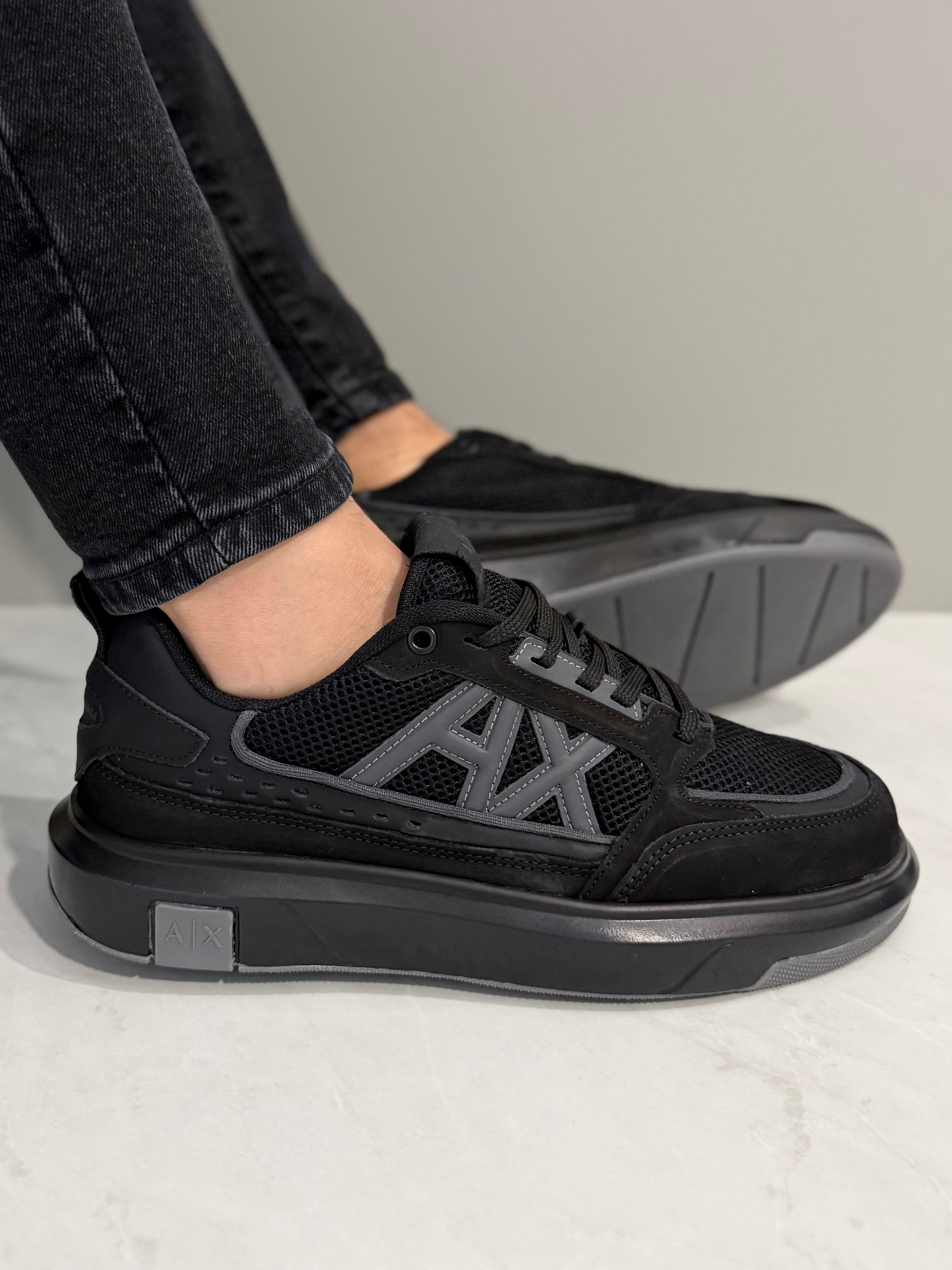 A|X Preto Monocromático