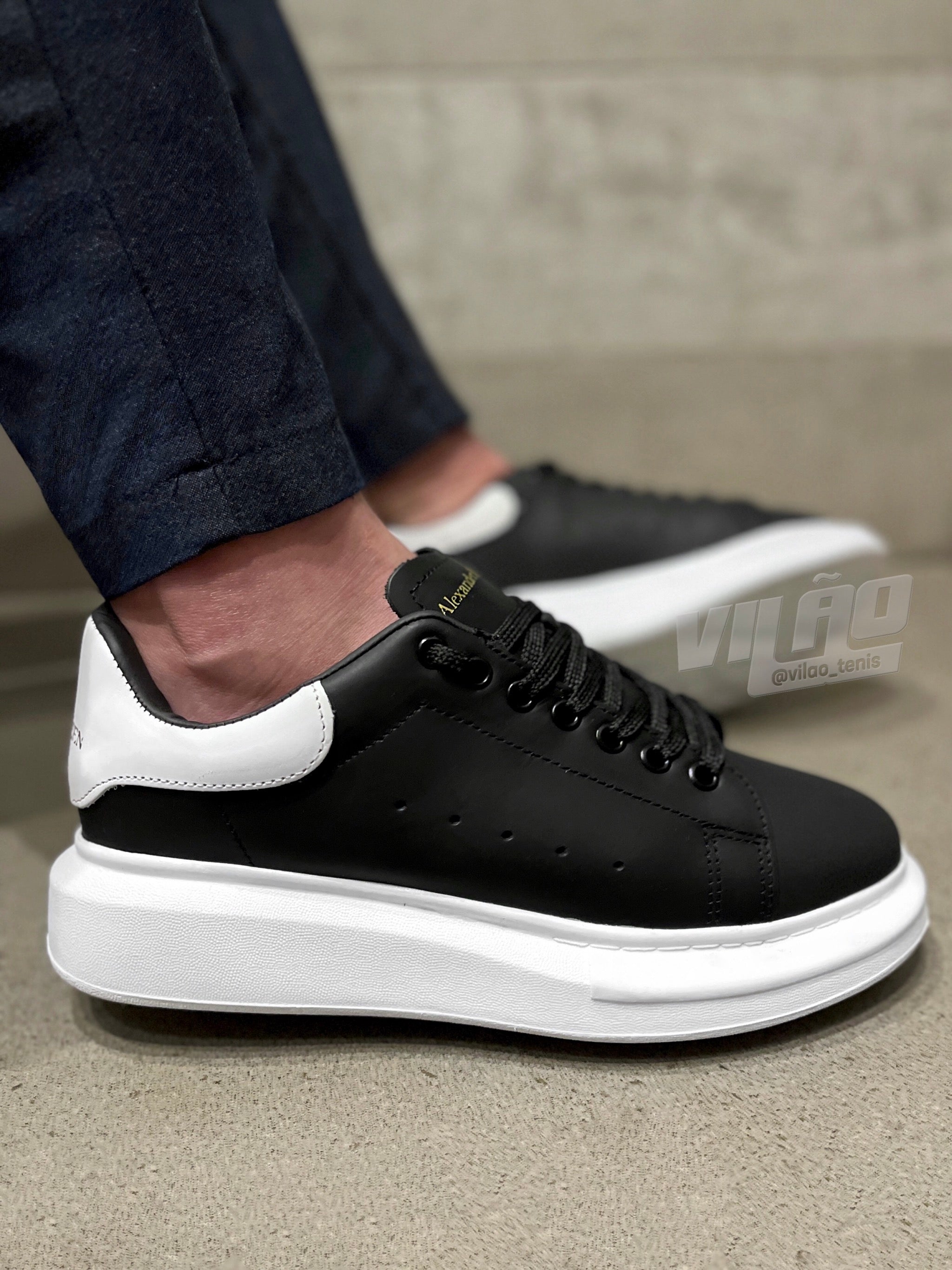 MCQUEEN PRETO BRANCO