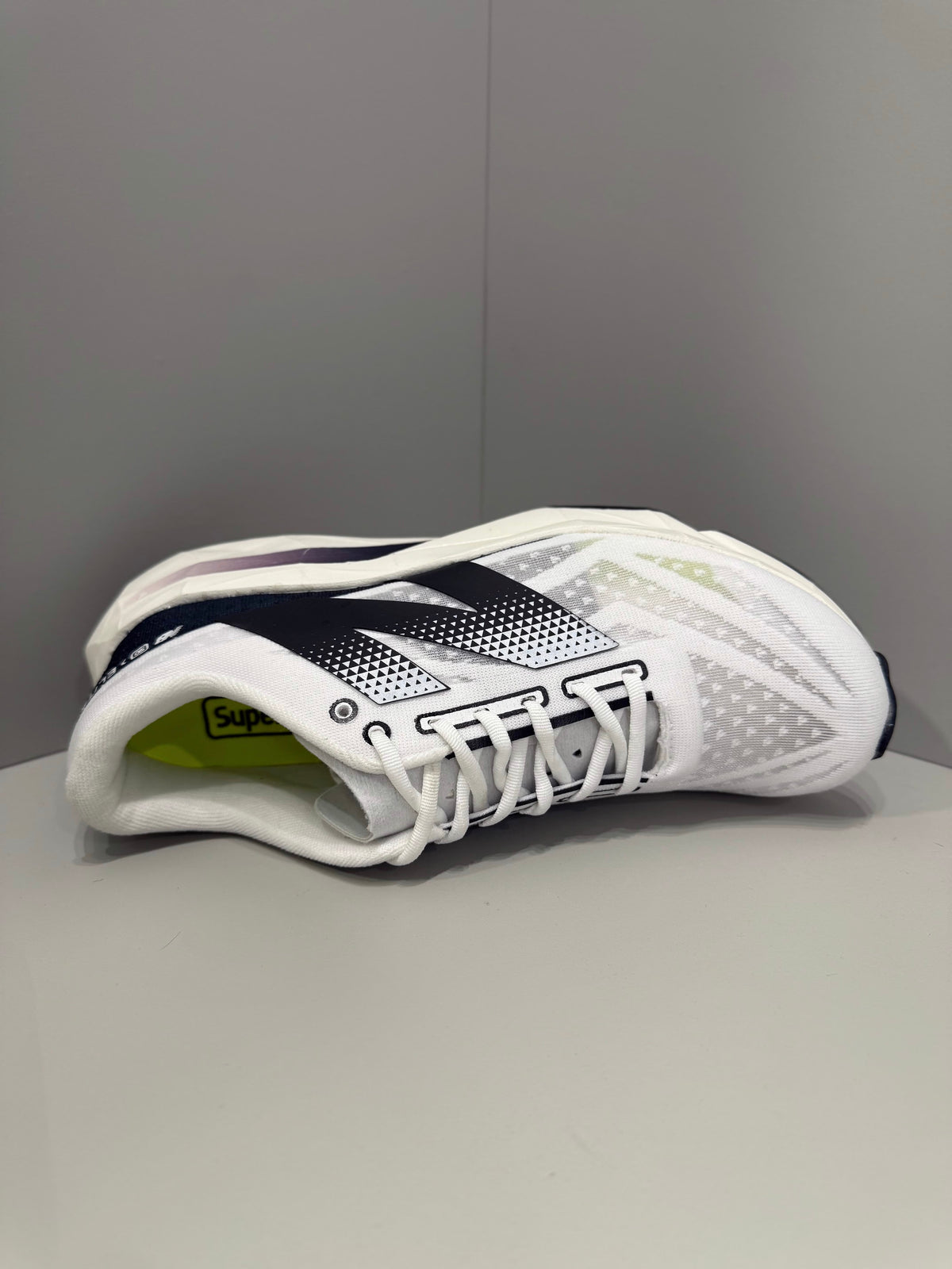 Tênis NB Elite V4 – Preto e Braco