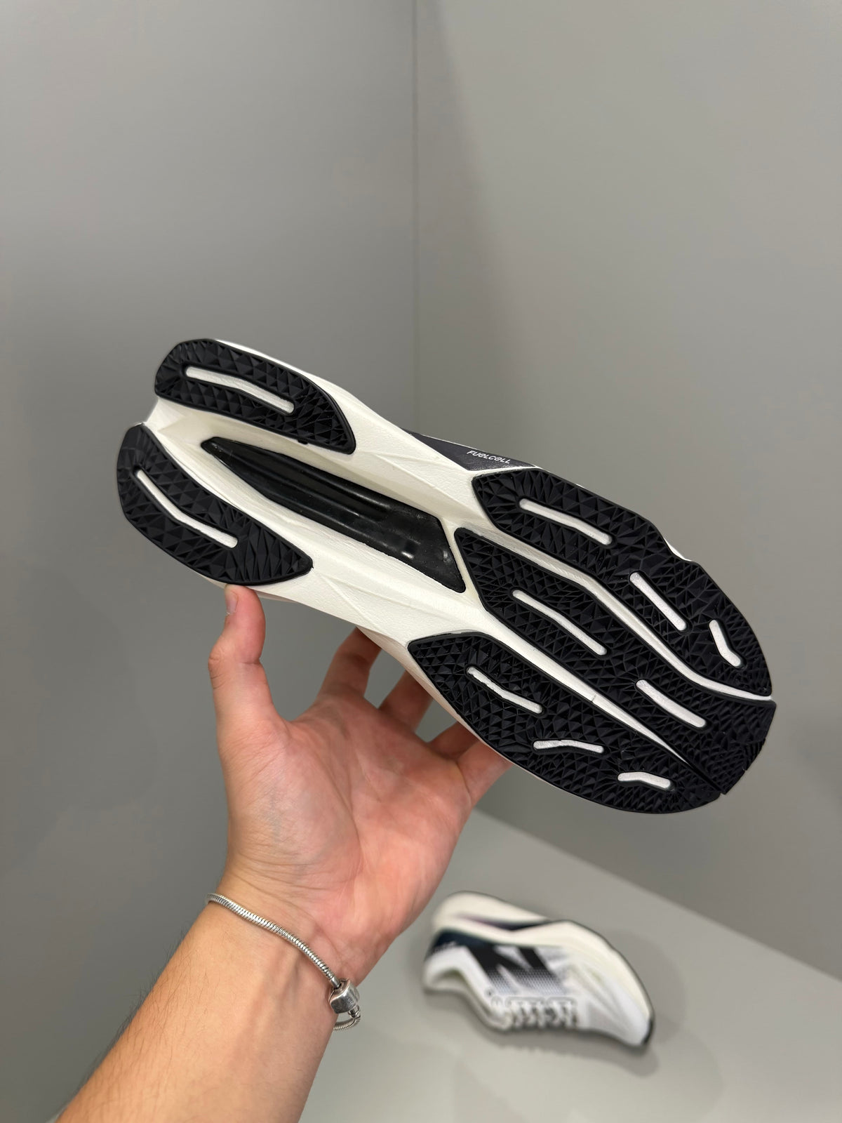 Tênis NB Elite V4 – Preto e Braco